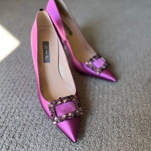 SJP - Elegant purple satin pointed heels